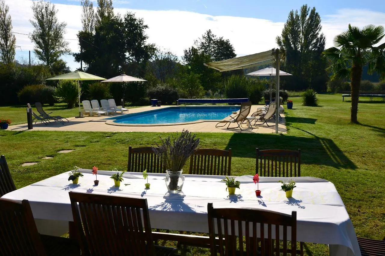 Gites Grand Pre ! Et La Roulotte De Roquecor France
