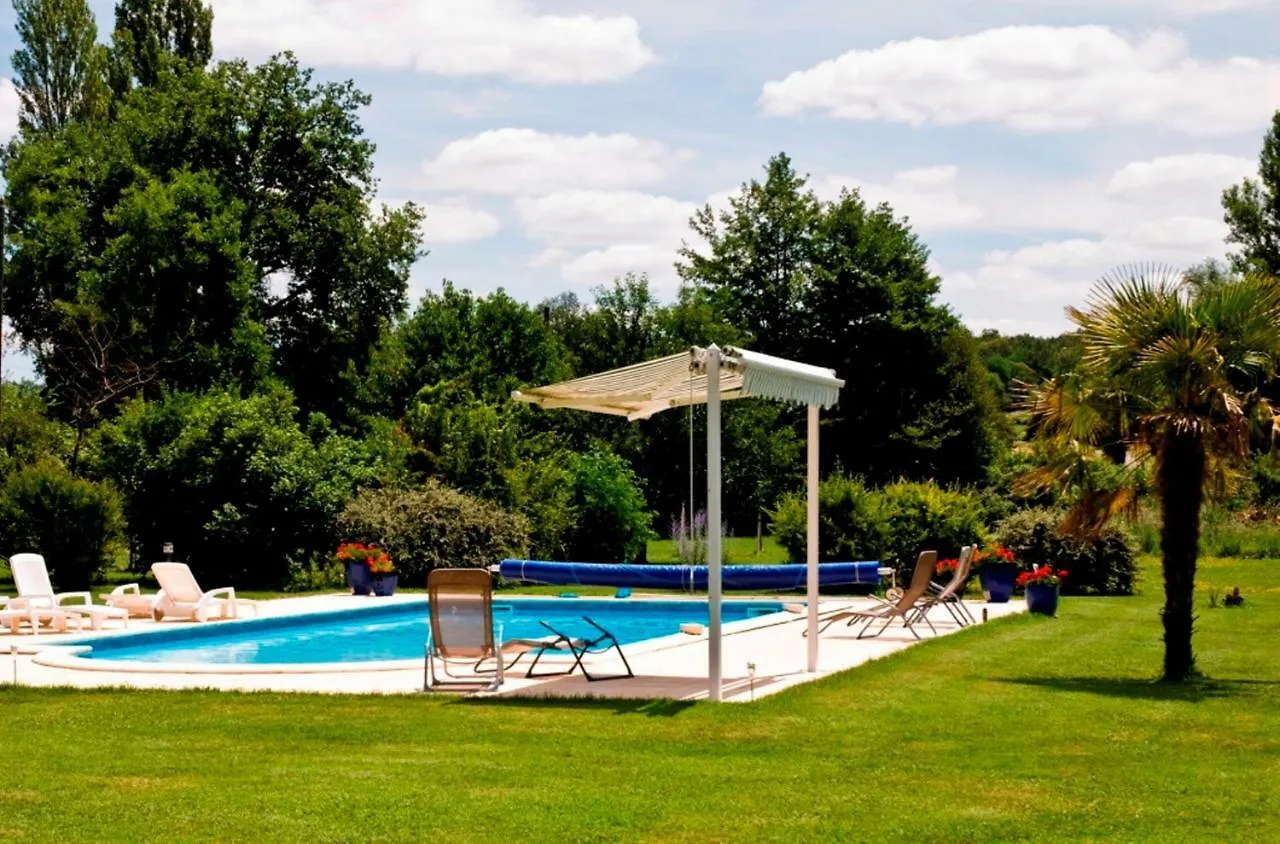 Gites Grand Pre ! Et La Roulotte De Roquecor Holiday home