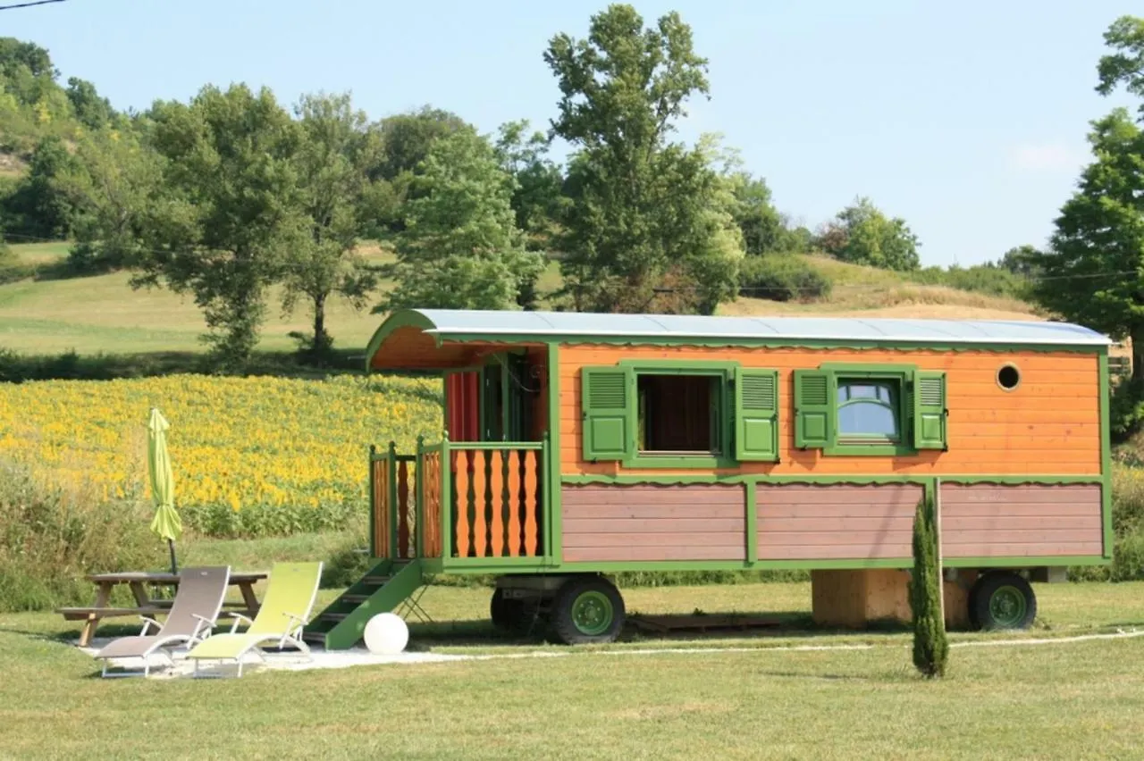 Gites Grand Pre ! Et La Roulotte De Roquecor Holiday home