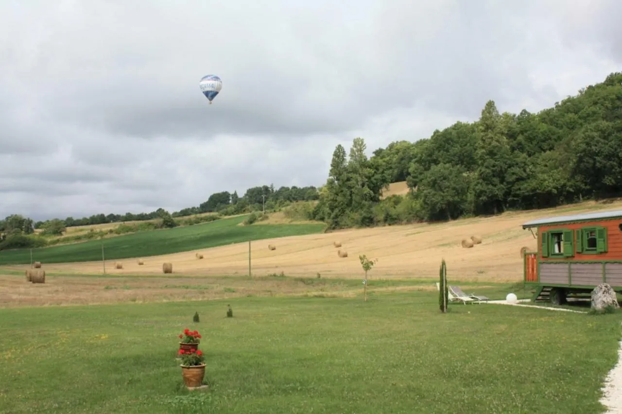 Holiday home Gites Grand Pre ! Et La Roulotte De Roquecor France